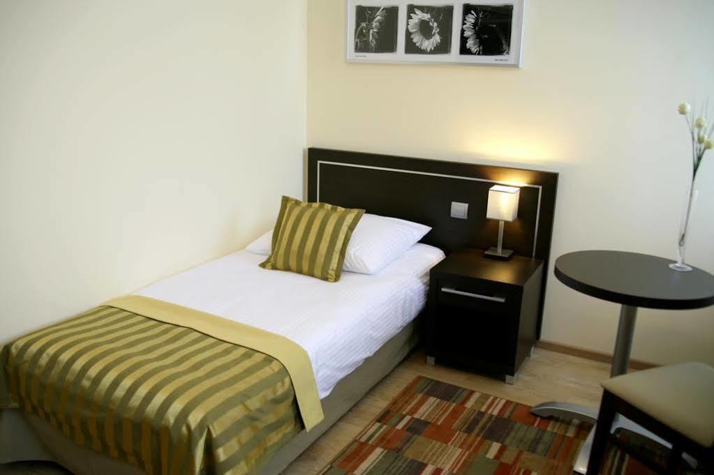 Hotel Safir Poznań Exteriör bild