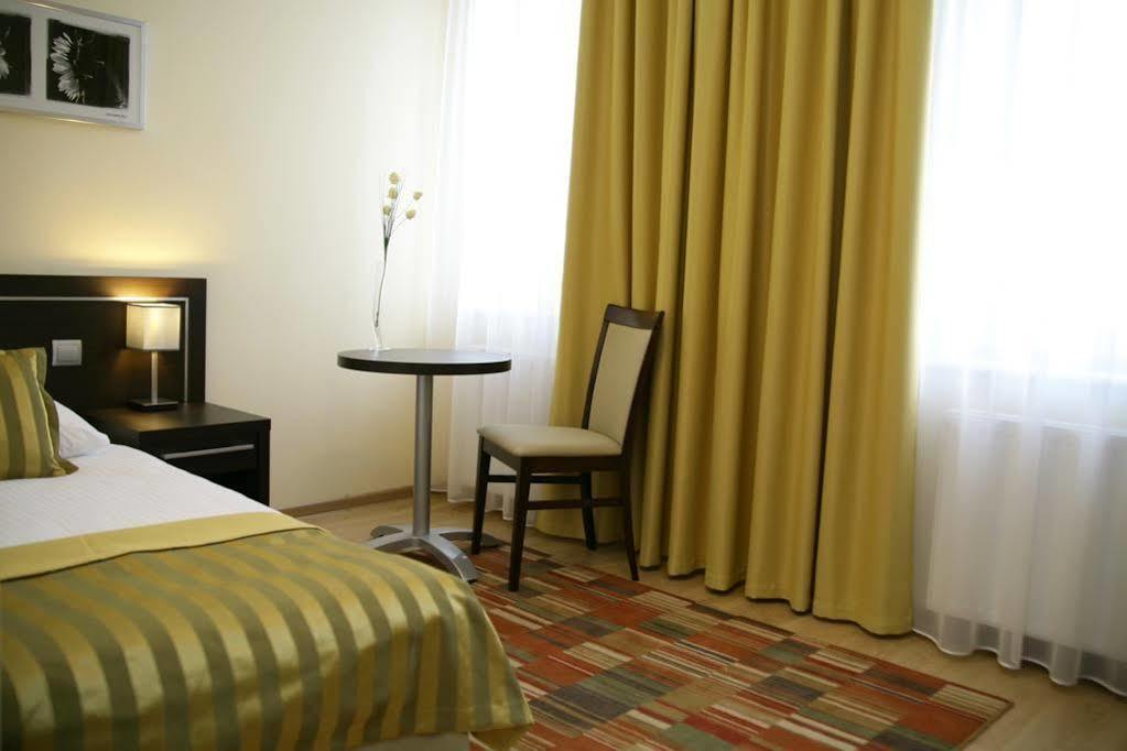 Hotel Safir Poznań Exteriör bild