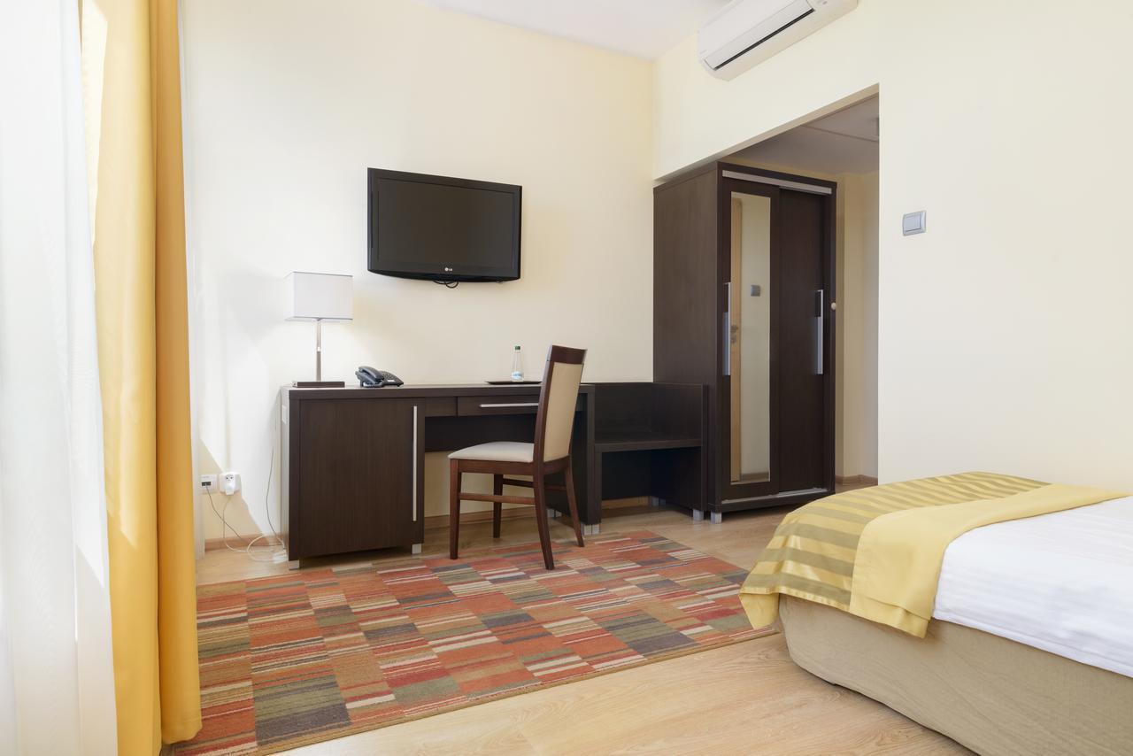Hotel Safir Poznań Exteriör bild